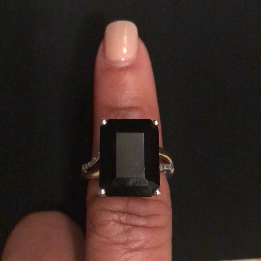 Black onyx & silver cocktail ring. Size 7.